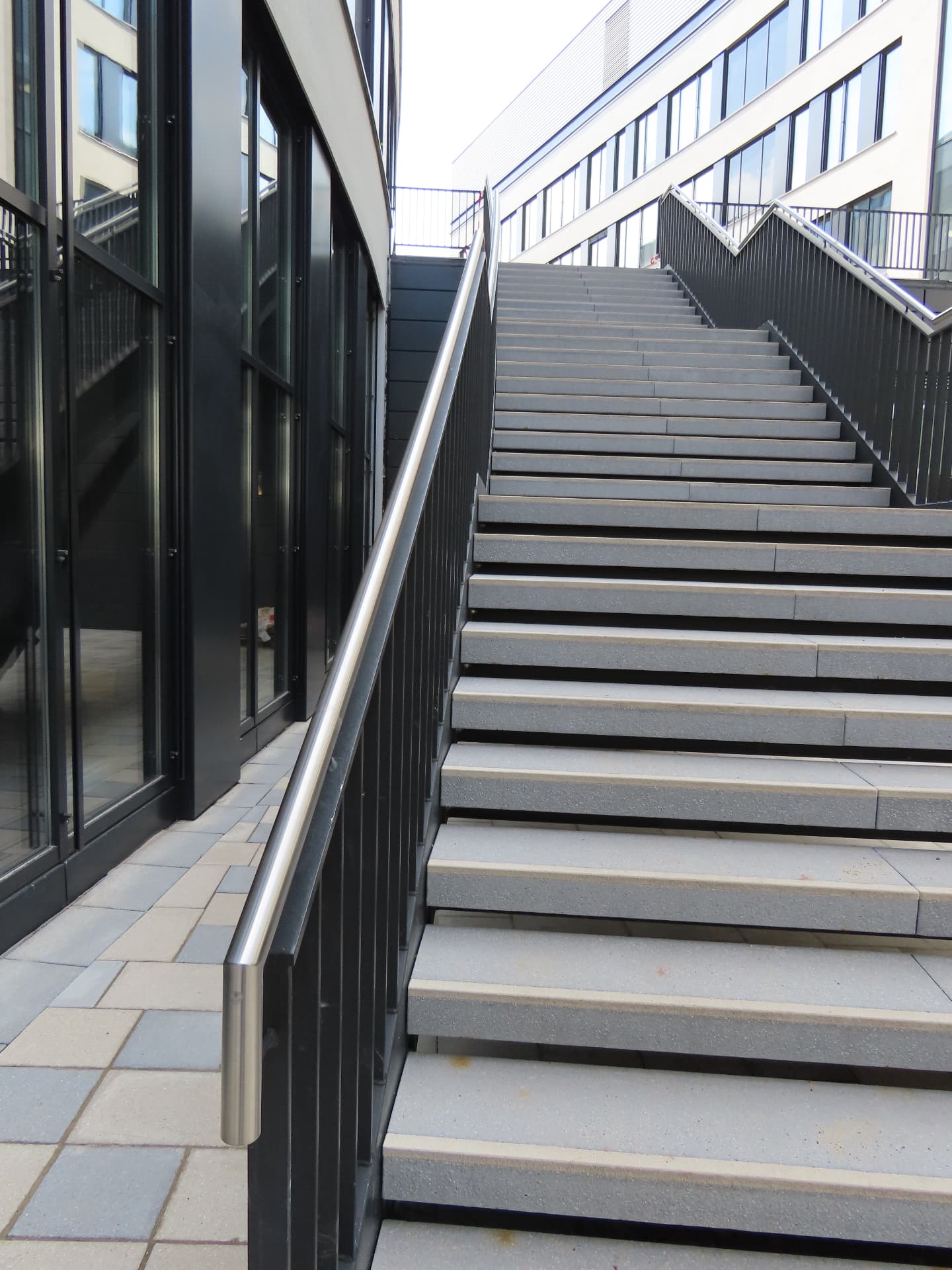 Schlosserei von H&H Eisen-Müller: Treppen, Geländer und Tore aus Stahl und Edelstahl aus Fellbach bei Stuttgart