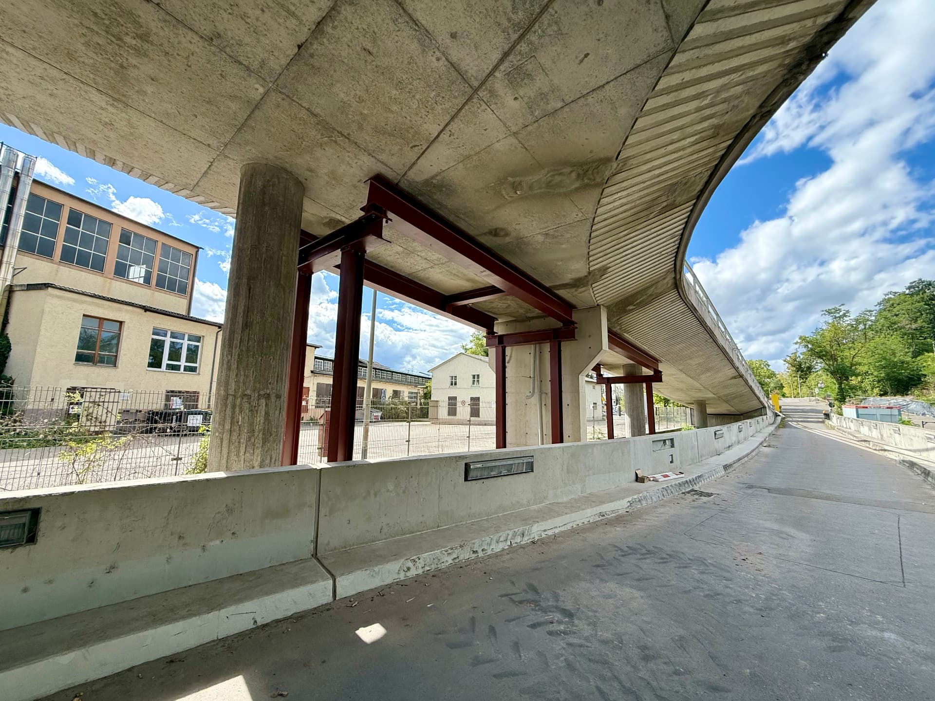 Stahlbau-Referenz von H&H Eisen-Müller: gefertigte Stahlkonstruktion aus Fellbach bei Stuttgart (stahlbau-unterfuehrung)